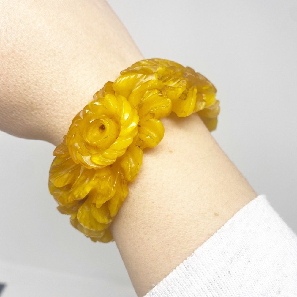 620 Vintage Bakelite Translucent Butterscotch Hea… - image 2